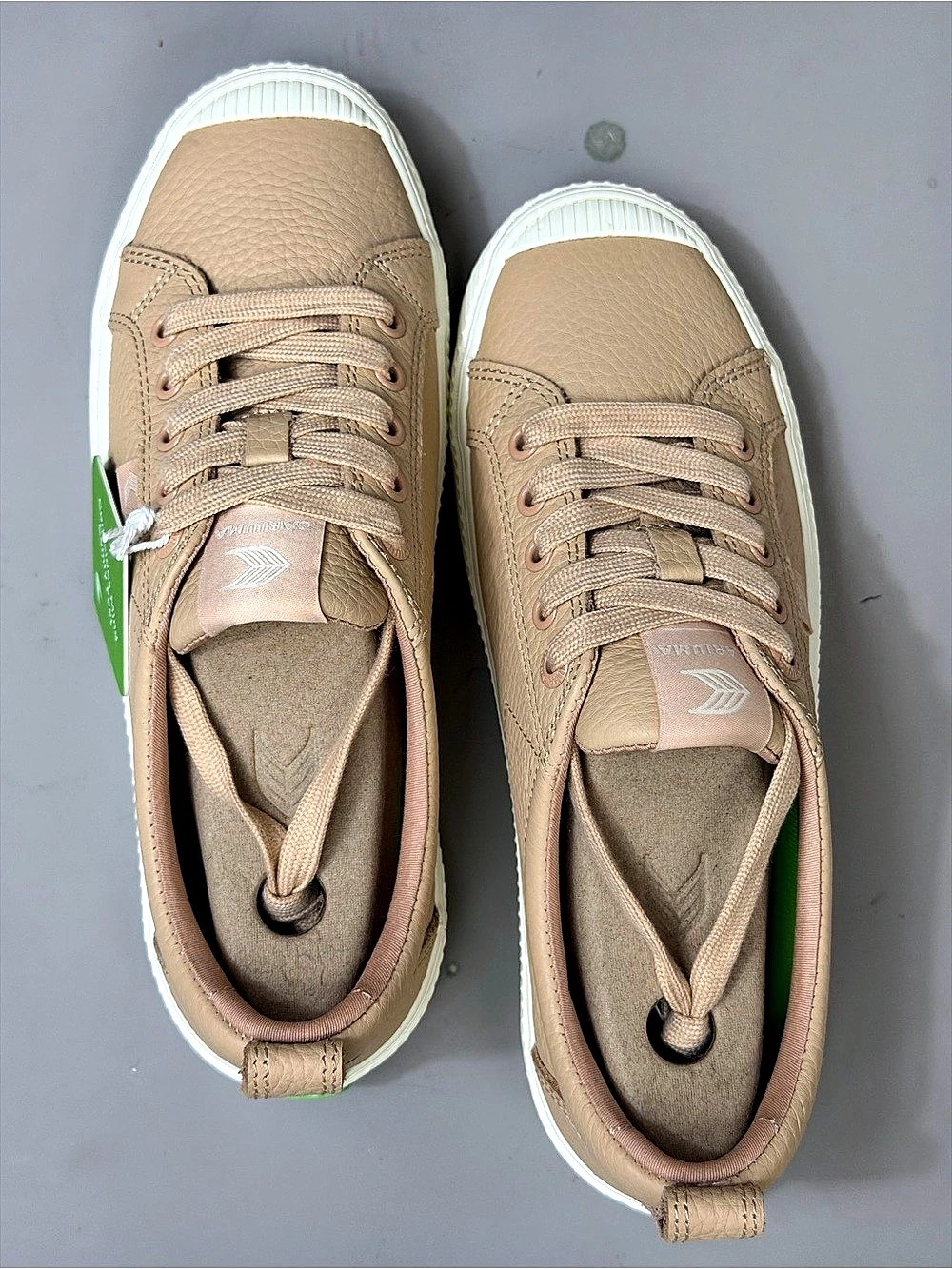 Cariuma OCA Low Beige Premium Leather Sneakers Brown & White US 7.5 woman’s